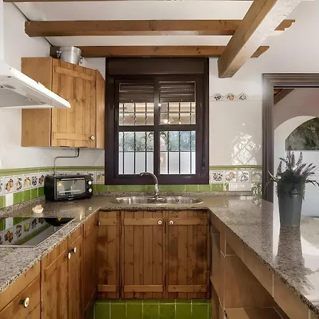 Con Piscina Compartida Wifi Y Parking Дом отдыха *