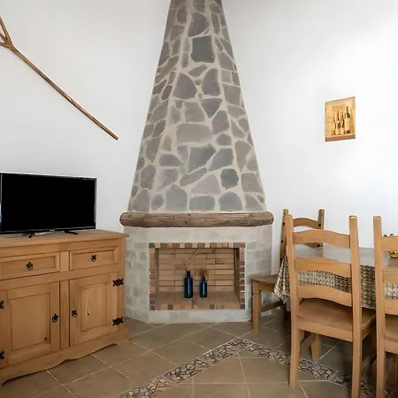 Con Piscina Compartida Wifi Y Parking Дом отдыха *