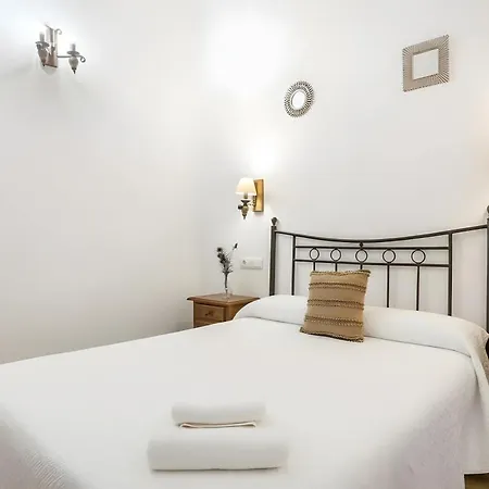 Con Piscina Compartida Wifi Y Parking Holiday home