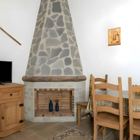 Con Piscina Compartida Wifi Y Parking Holiday home