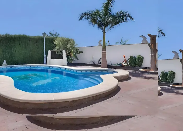 Con Piscina Compartida Wifi Y Parking Holiday home