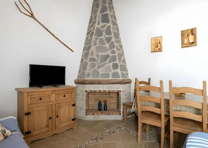 Con Piscina Compartida Wifi Y Parking Holiday home *