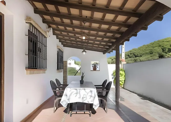 Con Piscina Compartida Wifi Y Parking Holiday home