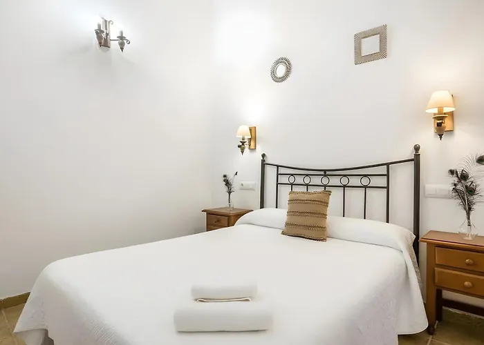 Con Piscina Compartida Wifi Y Parking Holiday home