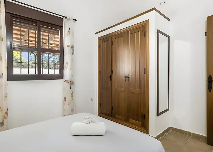 Con Piscina Compartida Wifi Y Parking