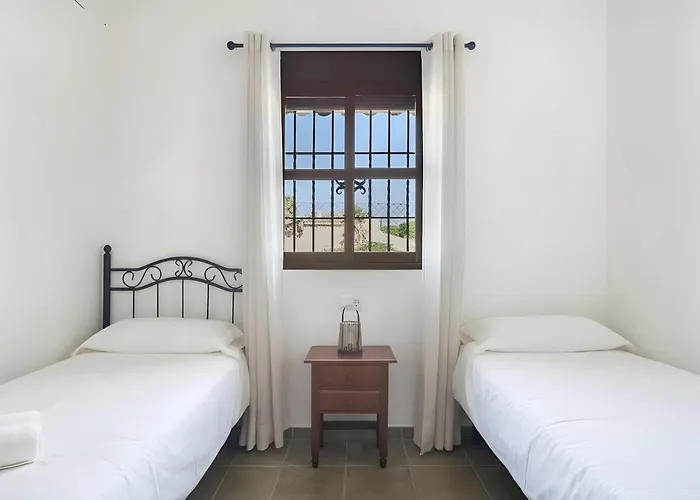 Con Piscina Compartida Wifi Y Parking Feriehus Conil De La Frontera