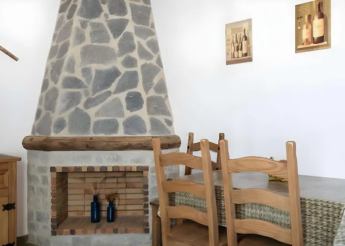 Con Piscina Compartida Wifi Y Parking 度假居